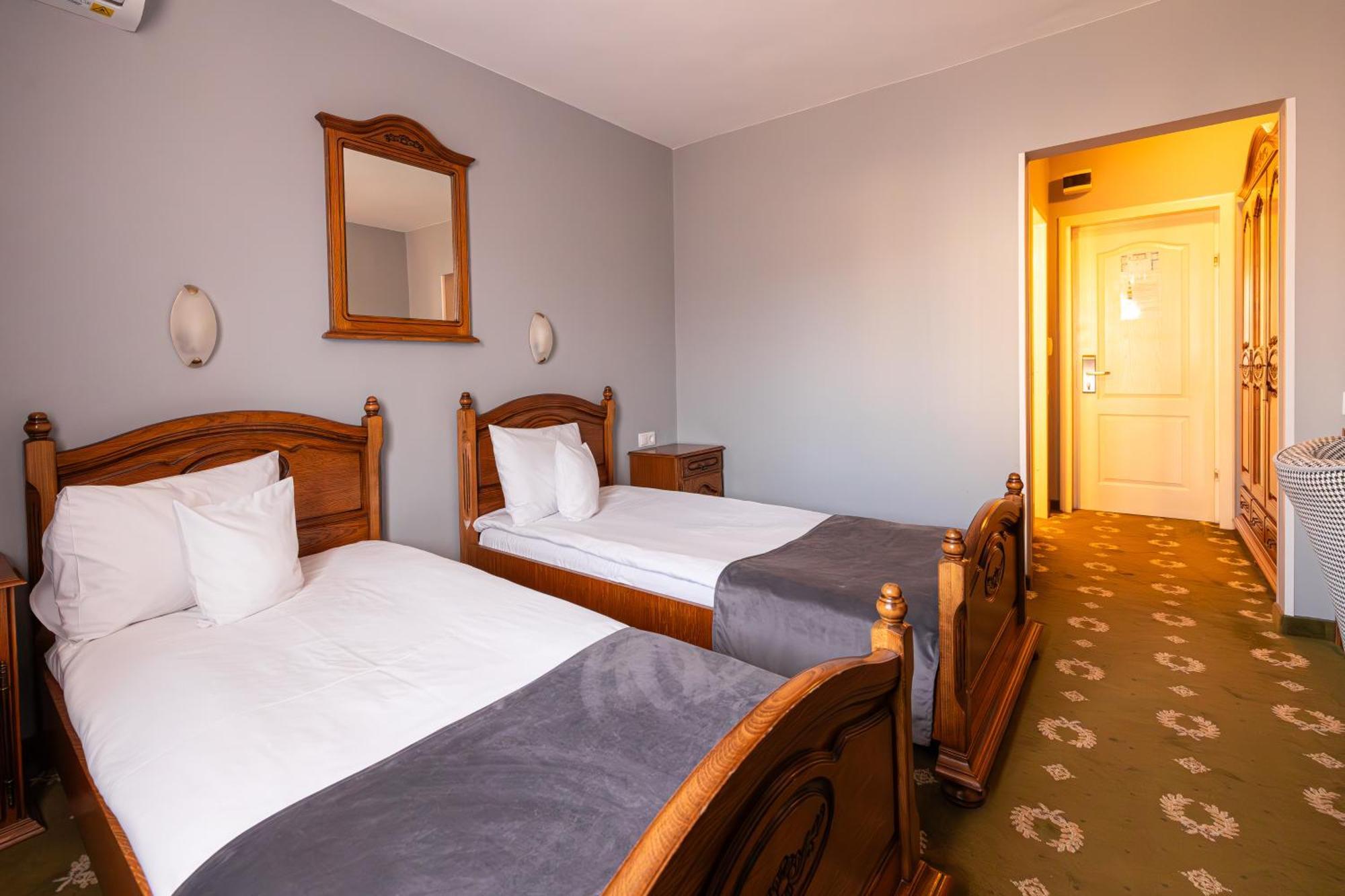 Hotel Brilliant Meses Zilah Kültér fotó