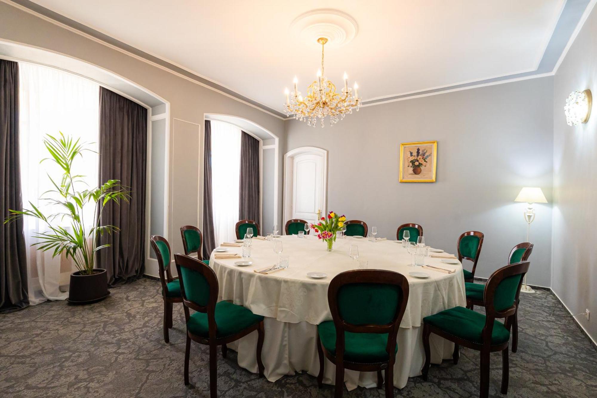 Hotel Brilliant Meses Zilah Kültér fotó