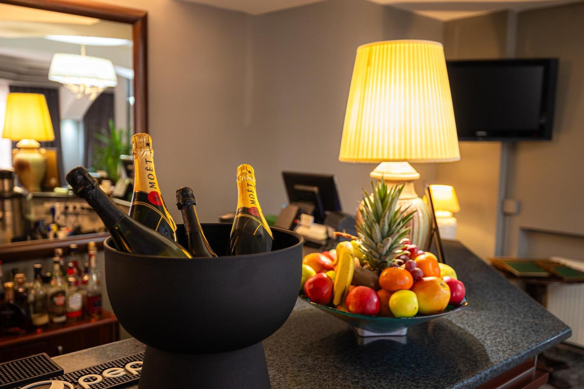 Hotel Brilliant Meses Zilah Kültér fotó