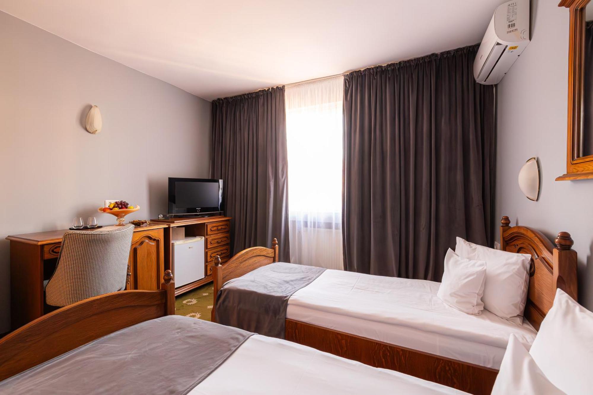 Hotel Brilliant Meses Zilah Kültér fotó
