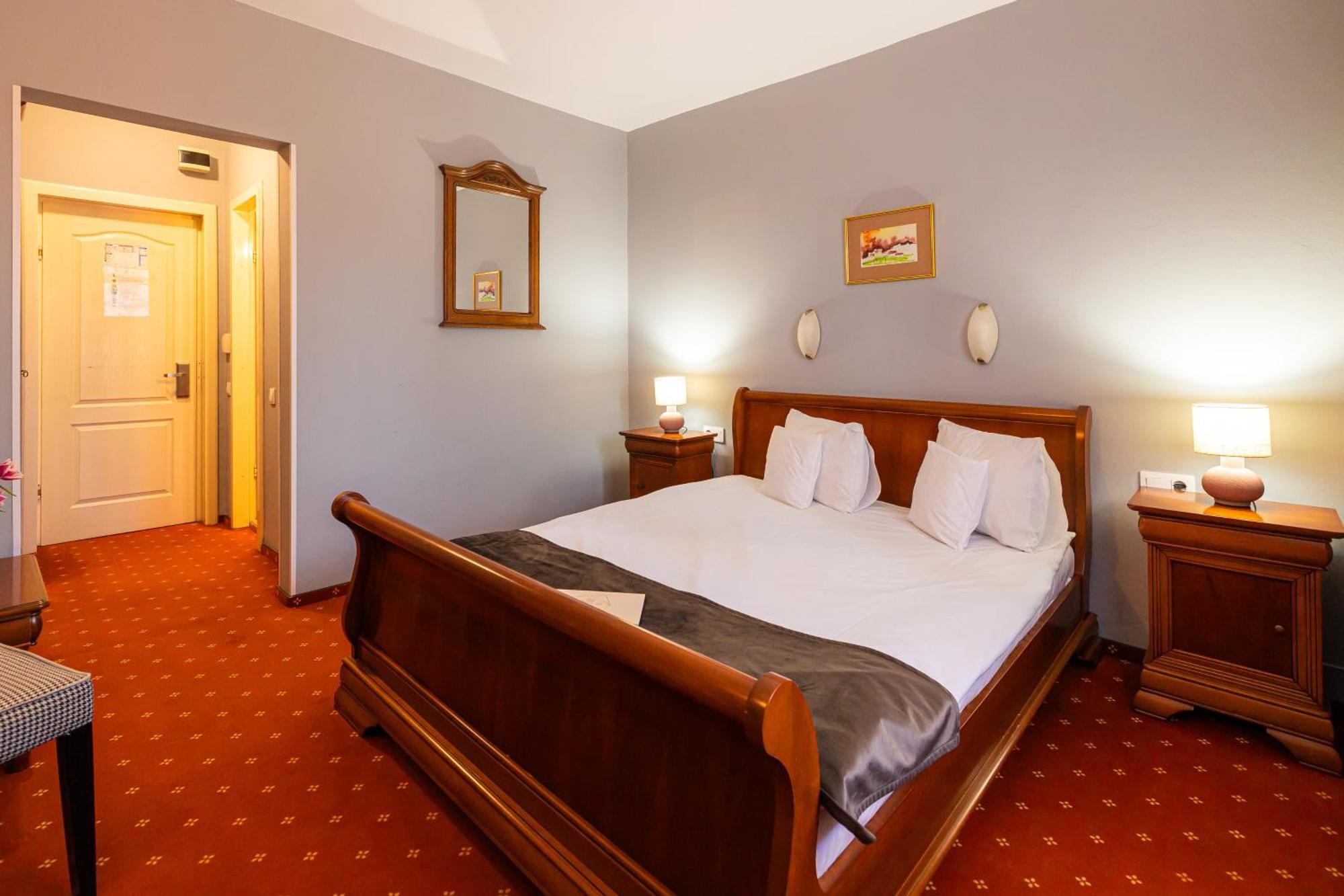 Hotel Brilliant Meses Zilah Kültér fotó