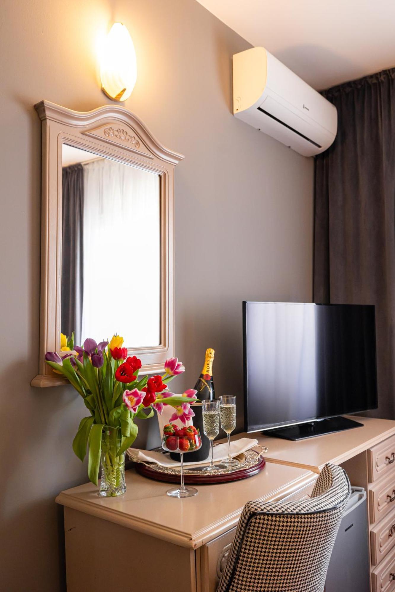 Hotel Brilliant Meses Zilah Kültér fotó